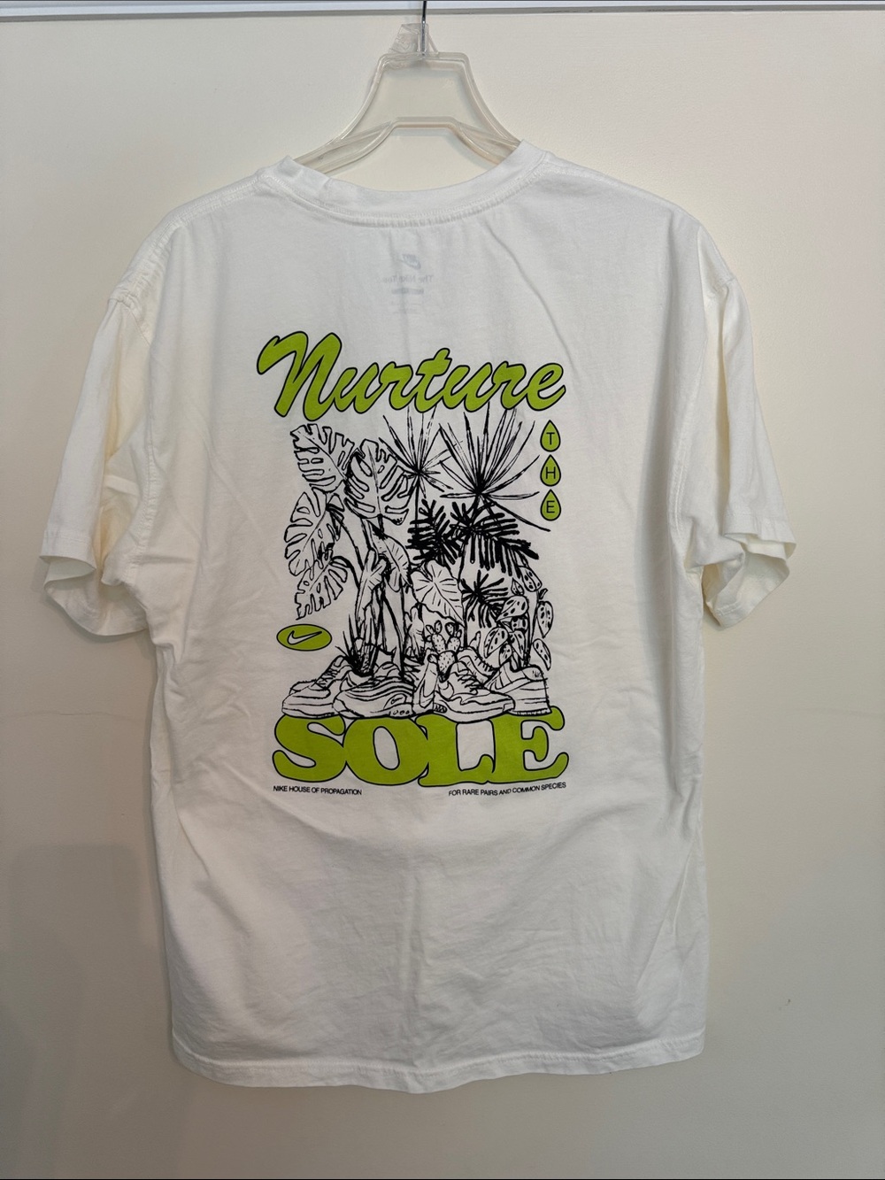 BUNDLE- Nike Graphic Tees - Picture 15 of 16